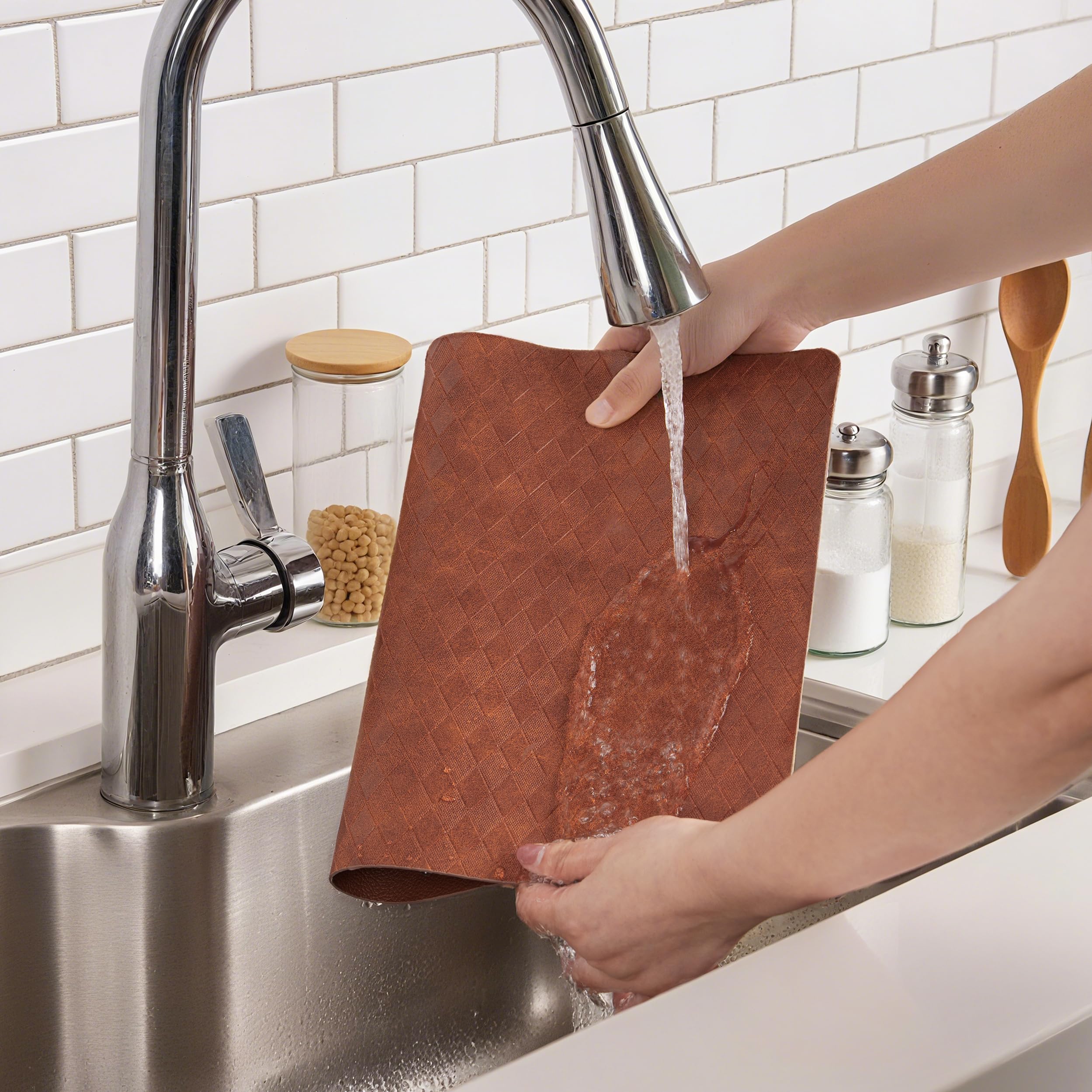 POLYTE Indoor/Outdoor Washable Geometric Vinyl Faux Leather Table Dining Placemats, Set of 4 - Image 3